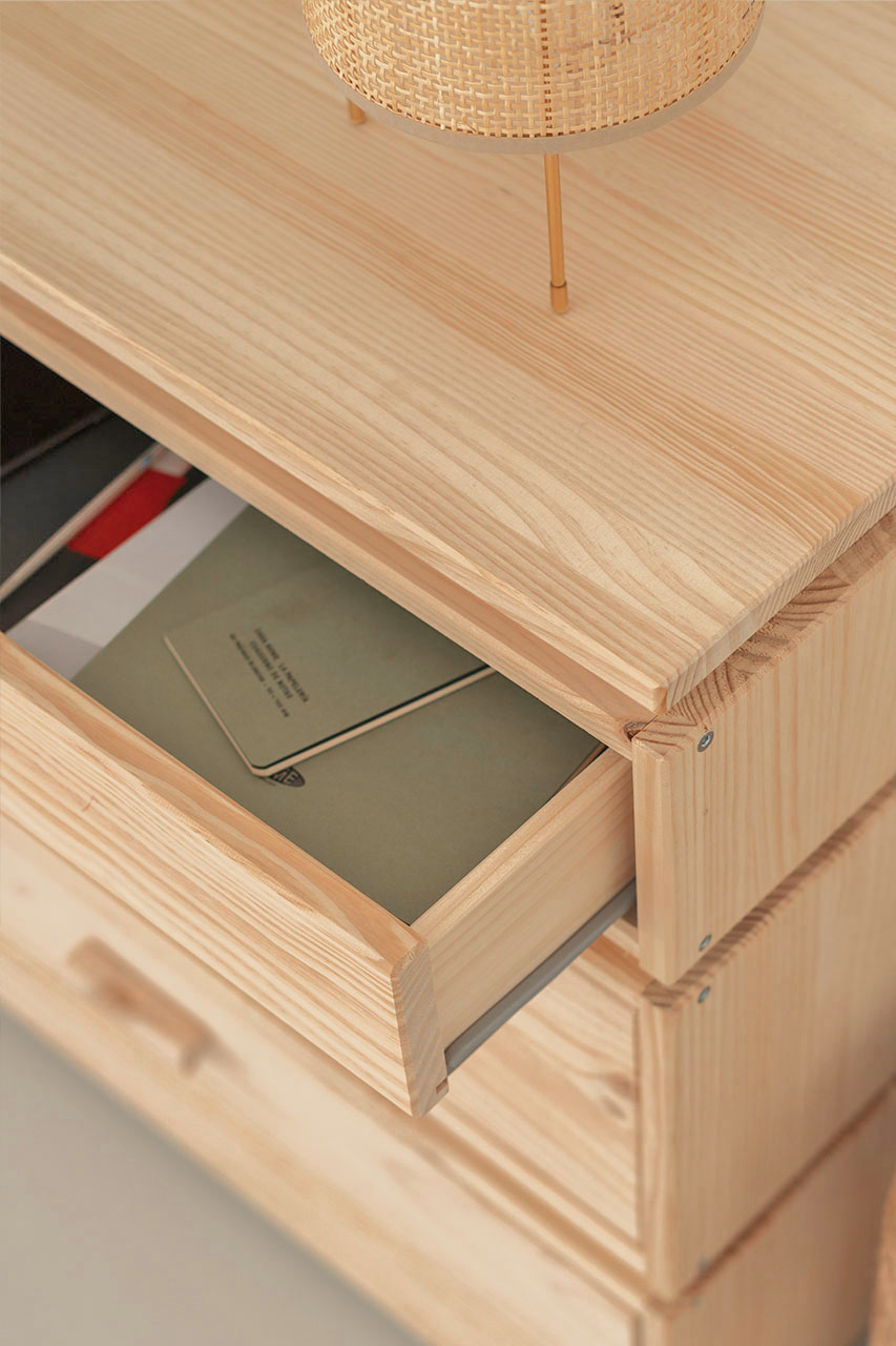 Imagen de ambiente 3 para:Cajonera de madera maciza